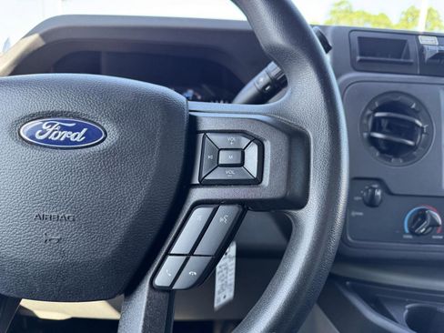 Used 2022 Ford E-350 and Econoline 350 Super Duty image 18