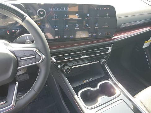 New 2026 Chevrolet Traverse Z71 w/ Enhanced Driving Package AWD/4WD image 26