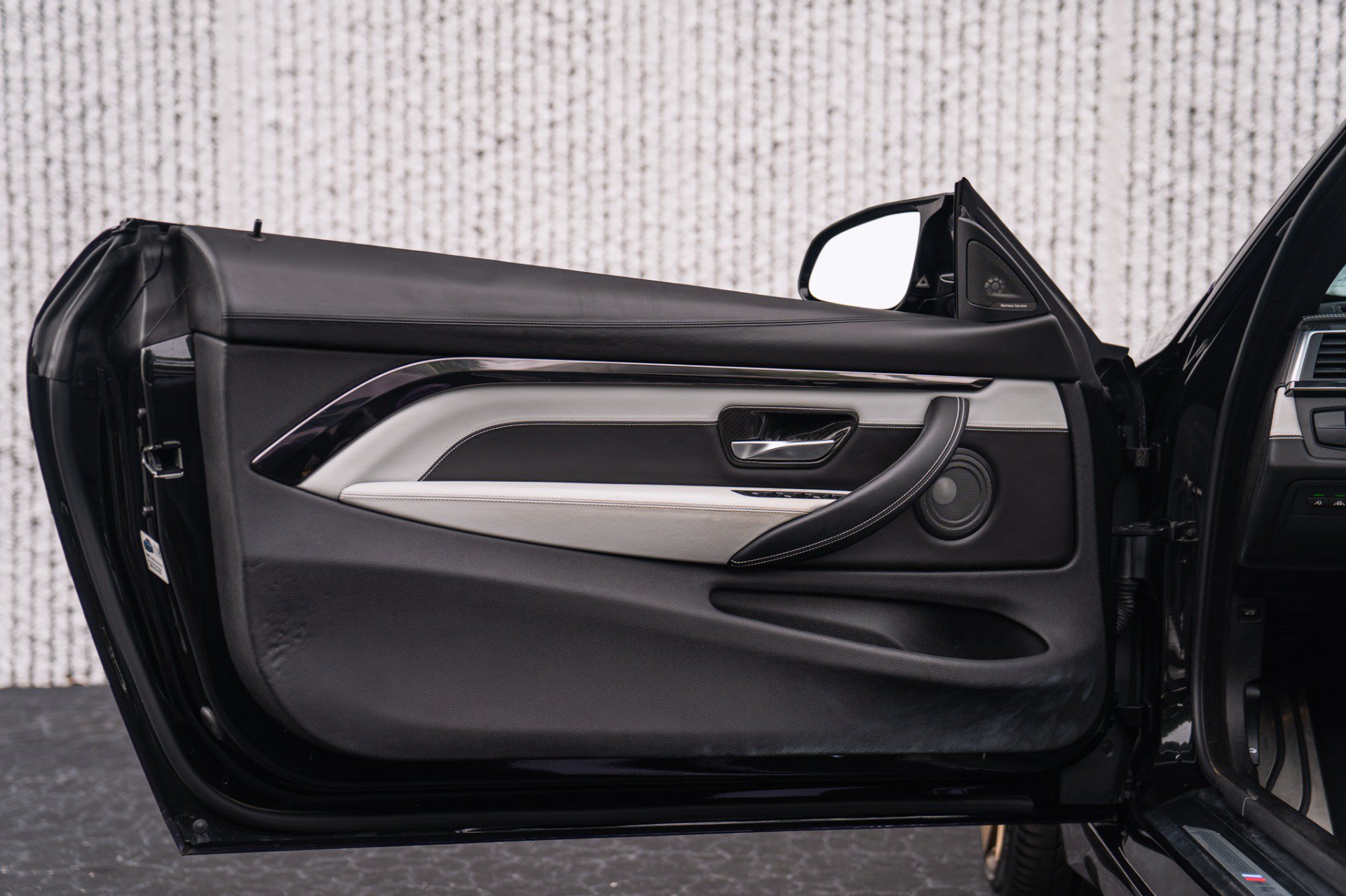 Used 2016 BMW M4 Convertible RWD image 33