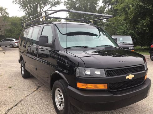 Used 2023 Chevrolet Express 2500 w/ Driver Convenience Package RWD image 3