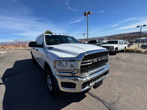 Used 2022 RAM 2500 Tradesman w/ Chrome Appearance Group image 7