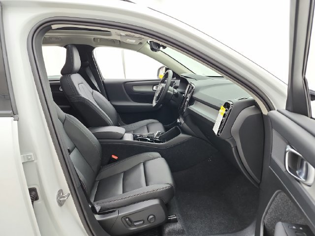 New 2026 Volvo XC40 B5 Plus w/ Protection Package Premier AWD/4WD image 26