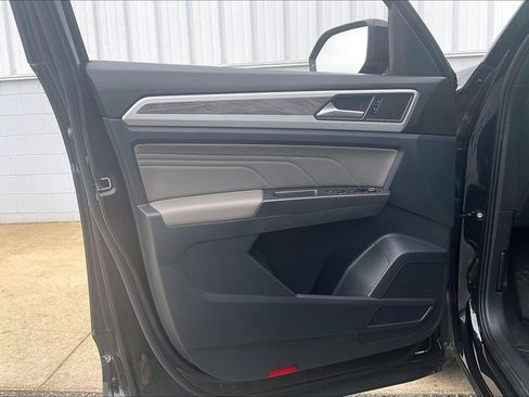 Used 2022 Volkswagen Atlas Cross Sport SE image 27