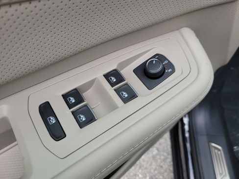 New 2026 Volkswagen Atlas SE FWD image 17