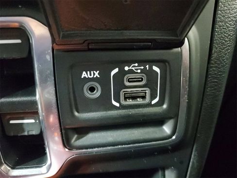 Used 2020 Jeep Gladiator Sport image 20