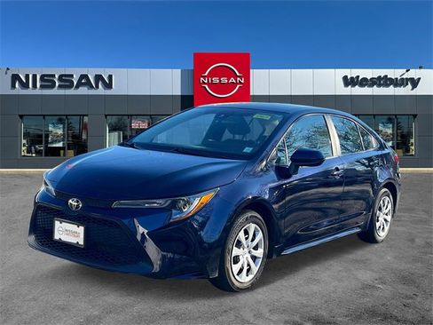 Used 2022 Toyota Corolla LE image 4