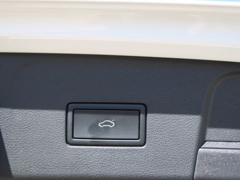 Certified 2024 Volkswagen Atlas SE image 32