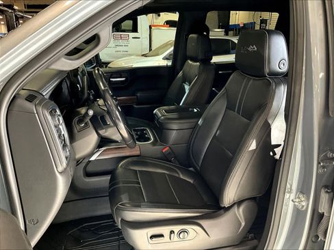 Used 2020 Chevrolet Silverado 1500 High Country w/ Technology Package image 10