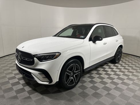 Used 2024 Mercedes-Benz GLC 300 4MATIC image 3