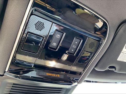 Used 2023 Land Rover Range Rover Long Wheelbase SE image 38