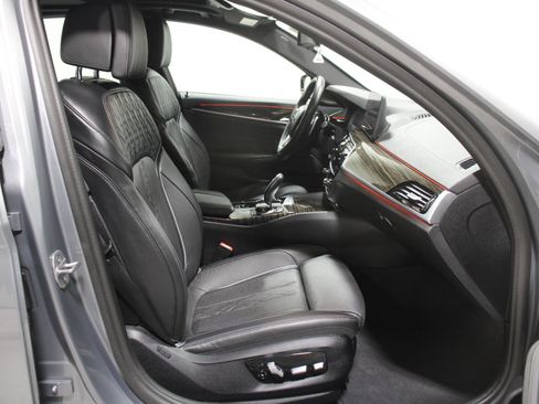 Used 2023 BMW 540i xDrive w/ Executive Package image 19