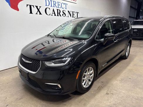 Used 2022 Chrysler Pacifica Touring-L image 12