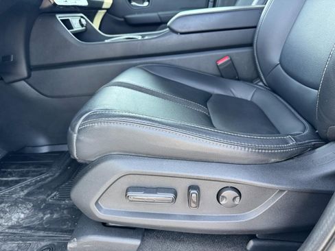 Certified 2025 Honda Pilot EX-L image 18