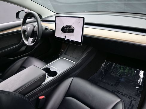 Used 2023 Tesla Model 3 Standard Range RWD image 16