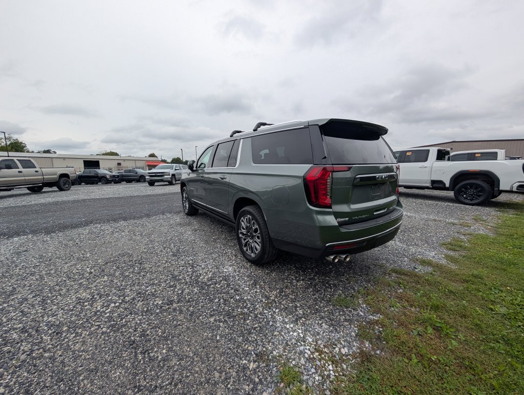 Used 2024 GMC Yukon XL Denali Ultimate AWD/4WD image 4