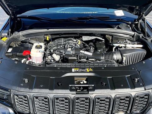 Used 2023 Jeep Grand Cherokee Altitude AWD/4WD image 30