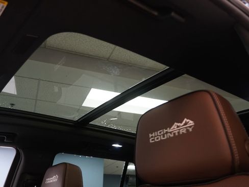 New 2026 Chevrolet Tahoe High Country AWD/4WD image 4