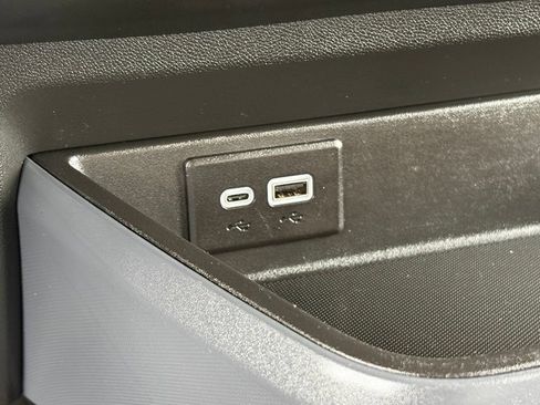 Used 2024 Chevrolet Brightdrop 400 w/ Commercial Equipment Package AWD/4WD image 31