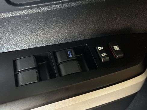 Used 2018 Toyota Tundra SR5 AWD/4WD image 13
