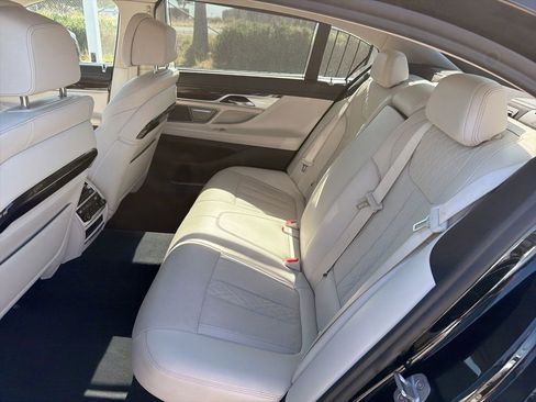 Used 2020 BMW 750i xDrive w/ Executive Package AWD/4WD image 5
