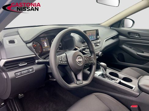 Used 2024 Nissan Altima 2.5 S FWD image 11