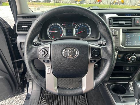 Used 2019 Toyota 4Runner SR5 AWD/4WD image 17