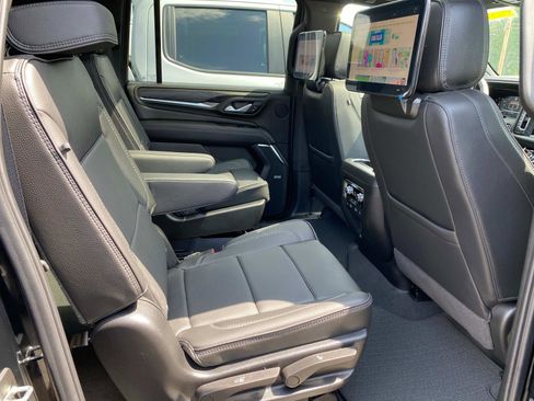 Used 2024 GMC Yukon XL Denali w/ Denali Reserve Package image 26