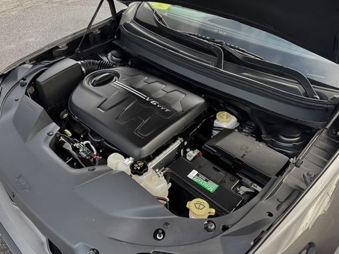 Used 2019 Jeep Cherokee Limited image 32