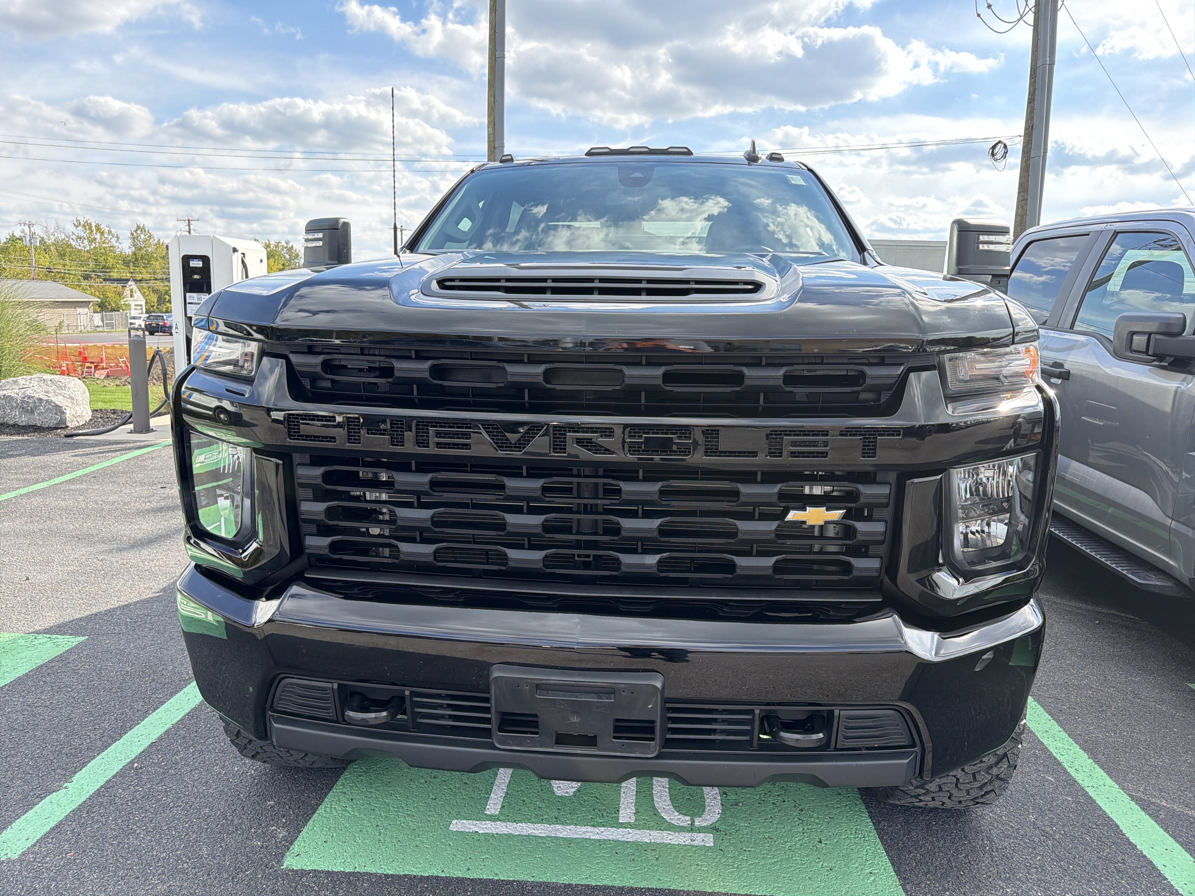 Used 2022 Chevrolet Silverado 2500 Custom w/ Custom Value Package AWD/4WD image 3