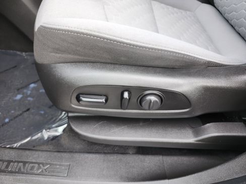 Used 2020 Chevrolet Equinox LS AWD/4WD image 25