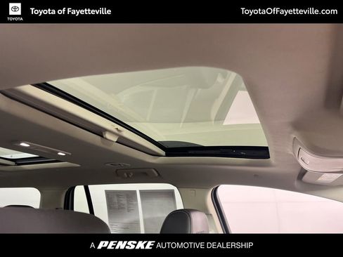Used 2023 GMC Acadia Denali w/ Denali Ultimate Package FWD image 4