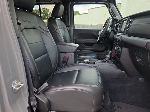 Used 2023 Jeep Wrangler Unlimited Sahara w/ Cold Weather Group AWD/4WD image 15