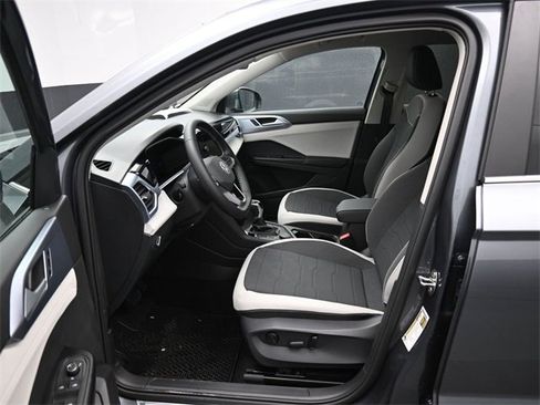 New 2026 Volkswagen Taos SE image 9