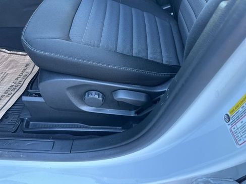 Used 2024 Ford Edge SE image 12