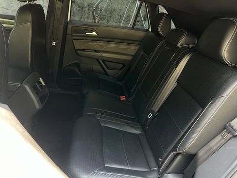 Used 2021 Volkswagen Atlas Cross Sport SE image 19