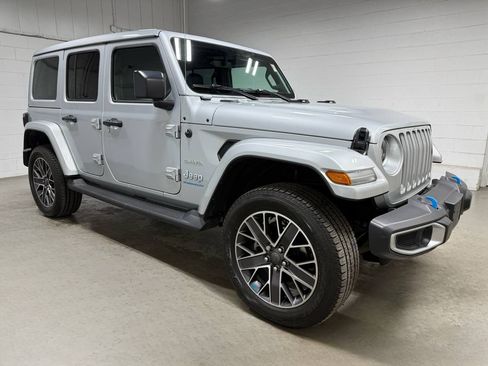 Used 2023 Jeep Wrangler Unlimited Sahara w/ Cold Weather Group AWD/4WD image 3
