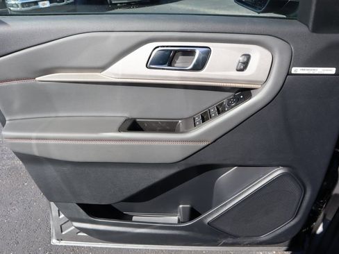 New 2025 Ford Explorer Active w/ Active Comfort Package image 17