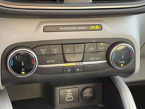 Used 2025 Ford Escape Active AWD/4WD image 29