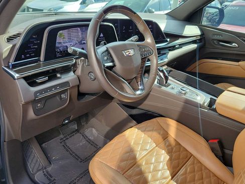 Used 2022 Cadillac Escalade Premium Luxury AWD/4WD image 2