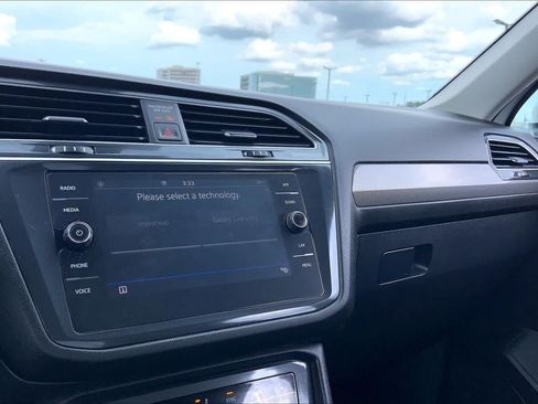 Used 2023 Volkswagen Tiguan SE w/ Panoramic Sunroof Package FWD image 35