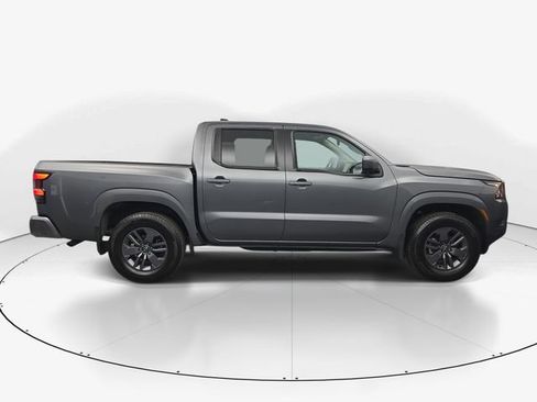 Used 2025 Nissan Frontier SV image 11