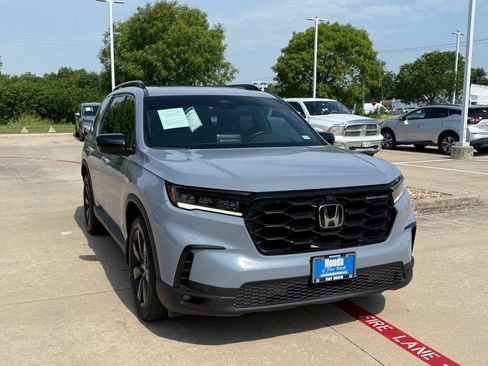 Used 2025 Honda Pilot Black Edition image 8