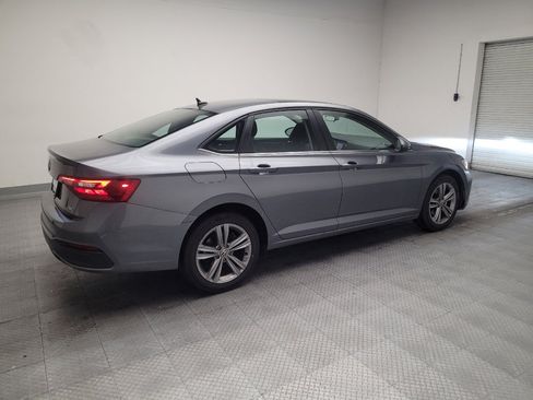 Used 2024 Volkswagen Jetta SE FWD image 10
