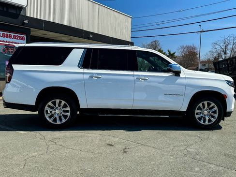 Used 2023 Chevrolet Suburban Premier image 3