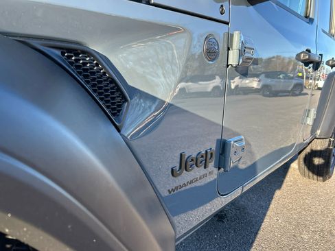 Used 2025 Jeep Wrangler Sport S image 23