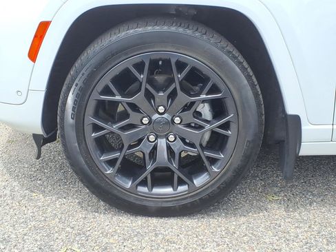 Used 2025 Jeep Grand Cherokee Summit AWD/4WD image 10