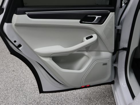 Used 2024 Porsche Macan GTS image 29