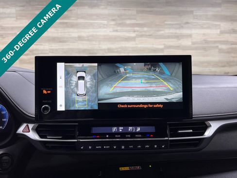 Used 2025 Toyota Sienna Platinum image 8