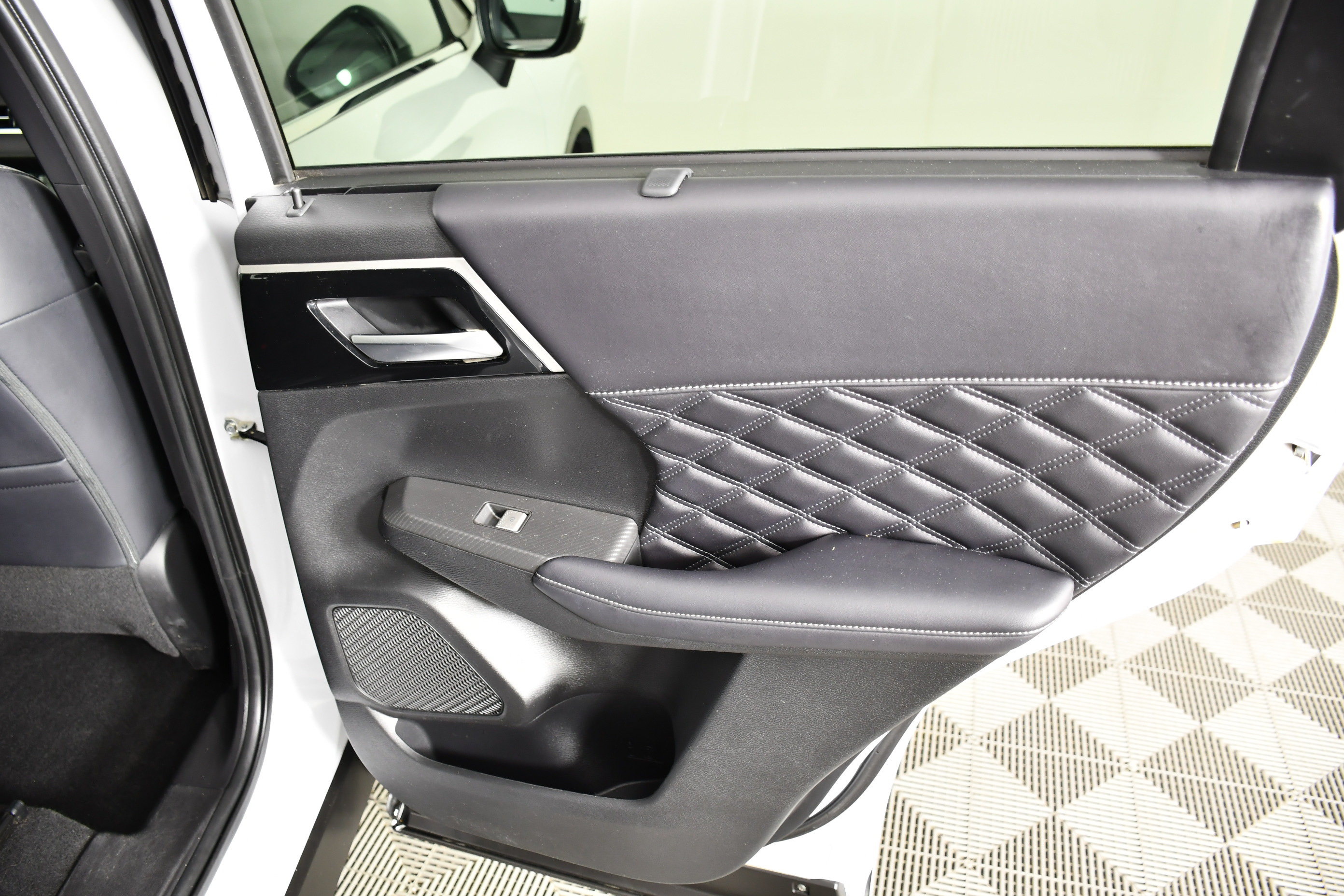 Used 2024 Mitsubishi Outlander SEL AWD/4WD image 42