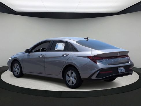 Used 2024 Hyundai Elantra SE FWD image 7